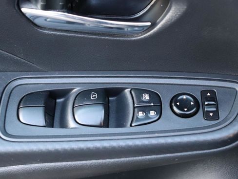 Used 2024 Nissan Versa SV image 38