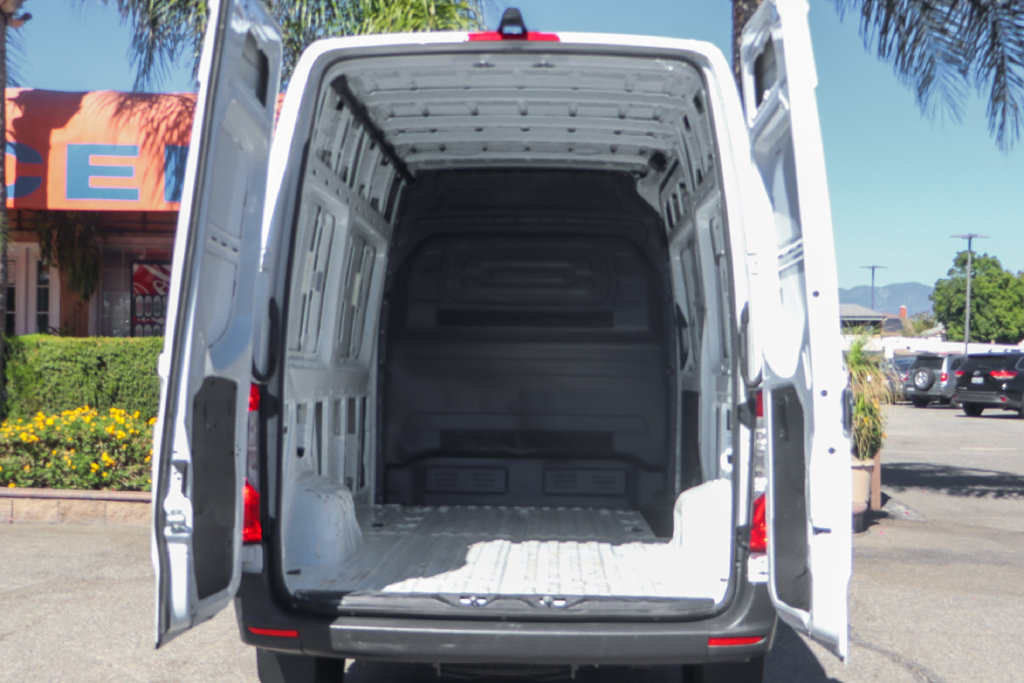 Used 2025 Mercedes-Benz Sprinter 2500 image 38