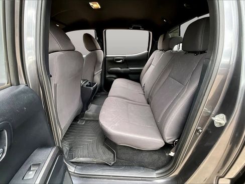 Used 2017 Toyota Tacoma TRD Sport w/ Tow Package RWD image 19