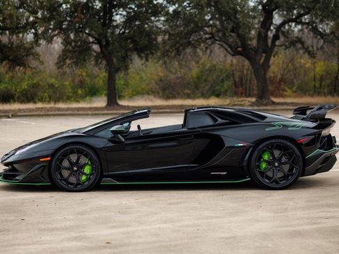 Used 2021 Lamborghini Aventador SVJ image 23