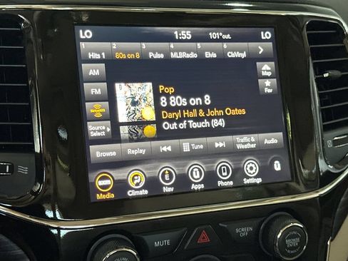 Used 2022 Jeep Grand Cherokee Laredo E RWD image 18
