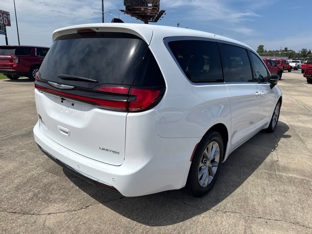 Used 2026 Chrysler Pacifica Limited FWD image 8