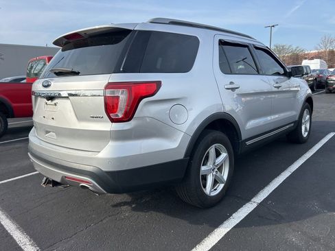 Used 2017 Ford Explorer XLT w/ Equipment Group 202A image 4