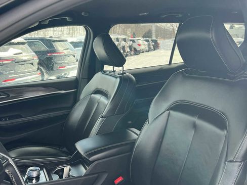 Used 2024 Jeep Grand Cherokee L Limited w/ Black Appearance Package image 18