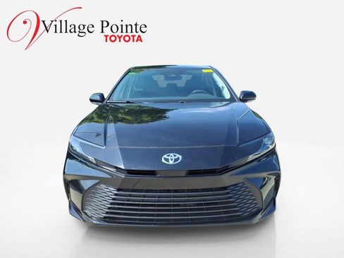 Used 2025 Toyota Camry LE FWD image 5