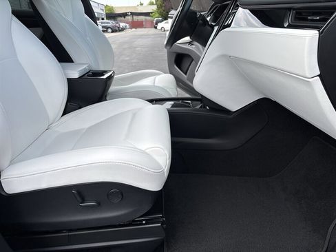 Used 2018 Tesla Model X 75D AWD/4WD image 35