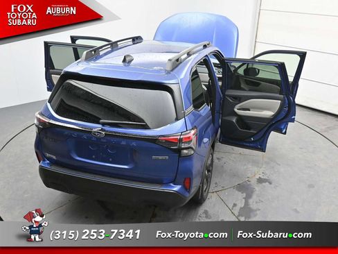 Used 2025 Subaru Forester Premium image 32