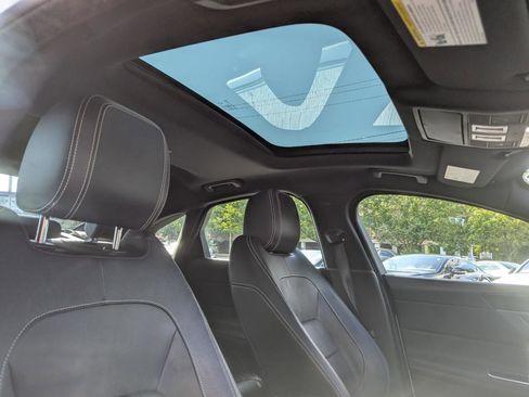 Used 2016 Jaguar XF R-Sport image 39