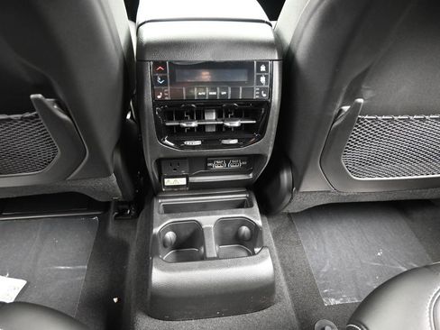 Used 2025 Jeep Grand Cherokee L Limited w/ Black Appearance Package image 31