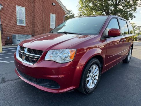 Used 2016 Dodge Grand Caravan SXT w/ UConnect Hands-Free Group FWD image 2