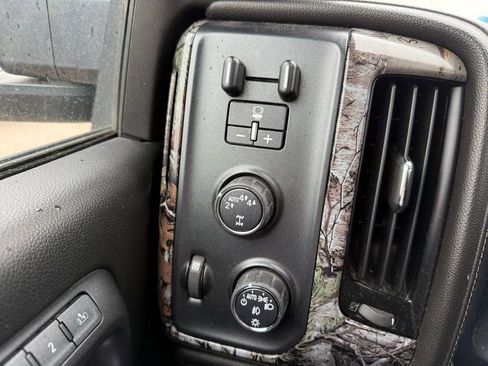 Used 2017 Chevrolet Silverado 1500 LTZ Z71 w/ Realtree Edition AWD/4WD image 15