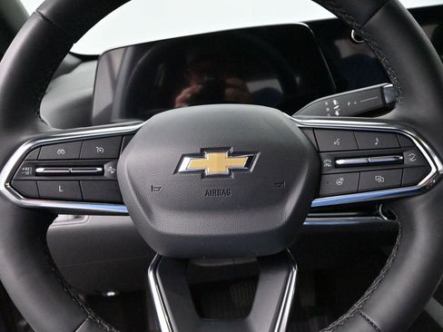 Used 2025 Chevrolet Equinox LT AWD/4WD image 16