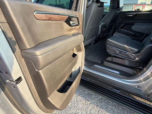Used 2025 Chevrolet Suburban Premier AWD/4WD image 22