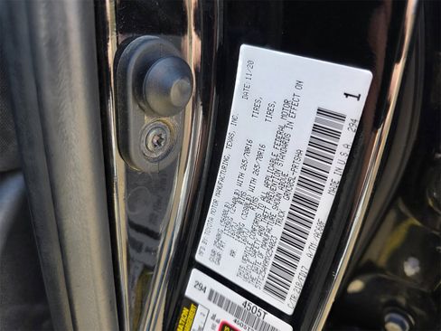 Used 2021 Toyota Tacoma TRD Off-Road image 31