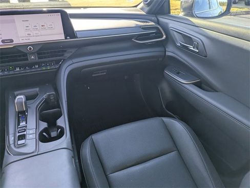 Used 2023 Toyota Crown Limited image 17