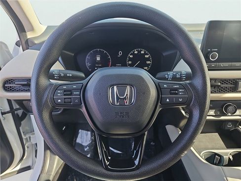 Certified 2025 Honda HR-V LX image 23