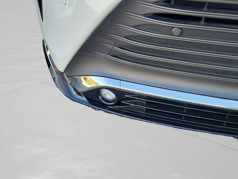 Certified 2023 Toyota Venza XLE image 24