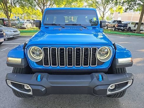 Used 2024 Jeep Wrangler Unlimited Sahara w/ Technology Group AWD/4WD image 3