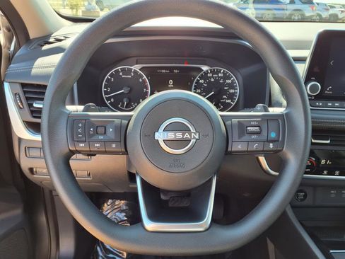 Used 2024 Nissan Rogue SV image 15