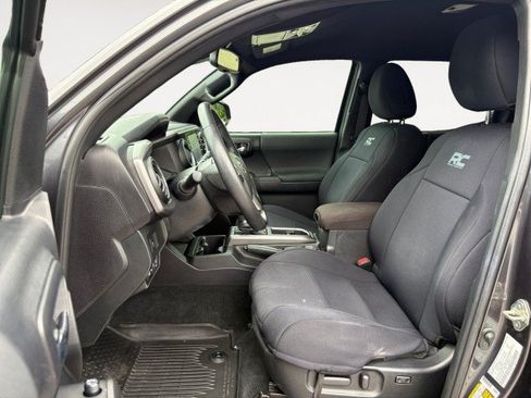 Used 2021 Toyota Tacoma TRD Sport AWD/4WD image 8