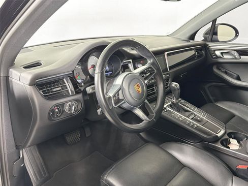Certified 2021 Porsche Macan S AWD/4WD image 4