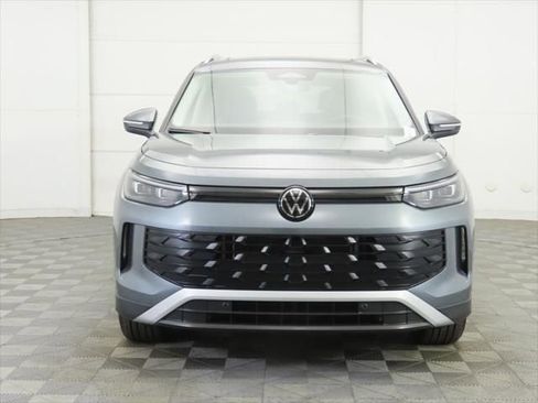 New 2026 Volkswagen Tiguan SE image 2