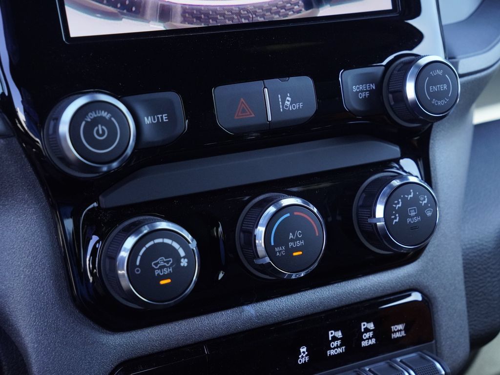 New 2026 RAM 1500 Express AWD/4WD image 23