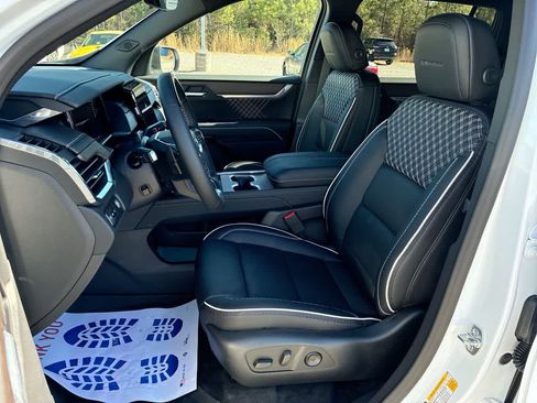 New 2026 GMC Acadia Denali w/ Super Cruise Package FWD image 19