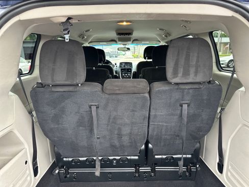 Used 2017 Dodge Grand Caravan SE w/ UConnect Hands-Free Group FWD image 11