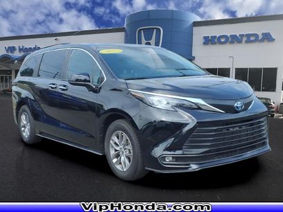 Used 2025 Toyota Sienna XLE