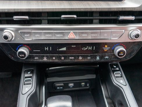 Used 2023 Kia Telluride EX w/ EX Captain's Chair Package image 27