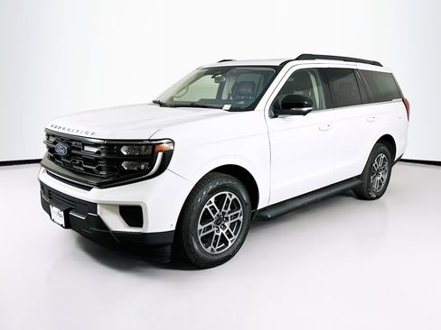 Used 2025 Ford Expedition Active AWD/4WD image 3
