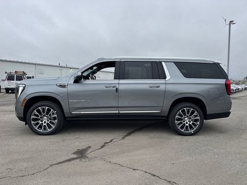 New 2026 GMC Yukon XL Denali w/ Denali Reserve Package AWD/4WD image 3