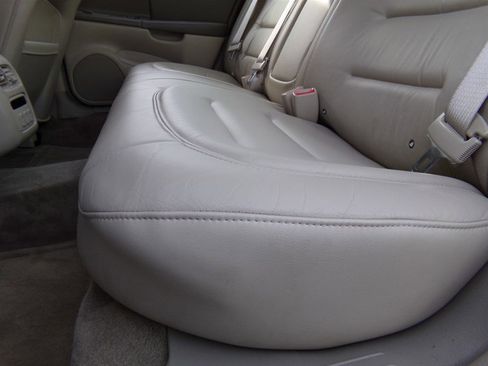 Used 2003 Cadillac De Ville Sedan w/ Comfort & Convenience Package image 22