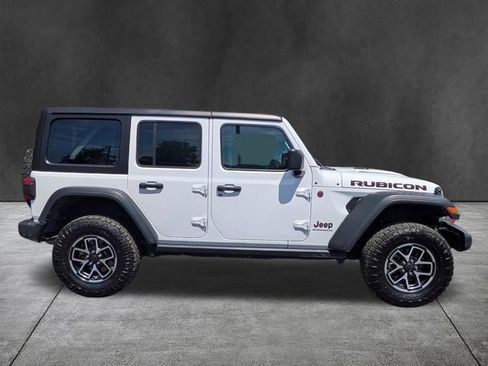 Used 2024 Jeep Wrangler Unlimited Rubicon AWD/4WD image 3