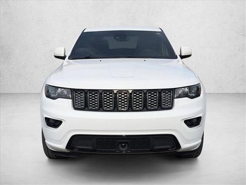 Used 2020 Jeep Grand Cherokee Altitude image 2