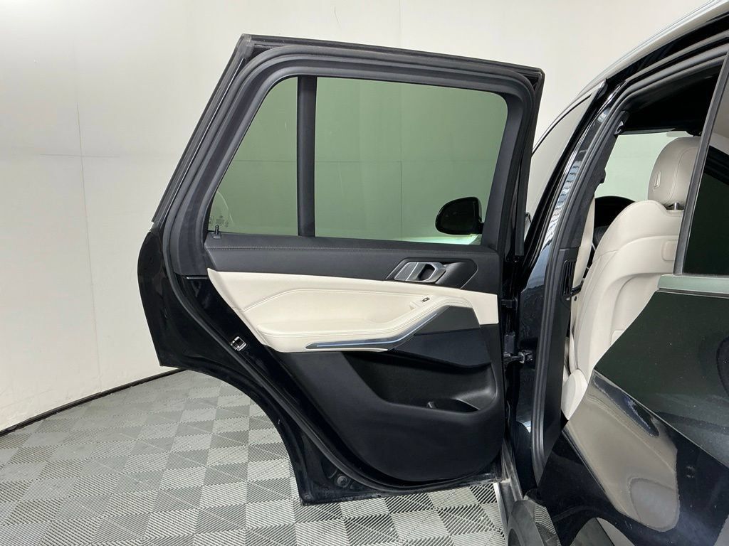 Used 2022 BMW X5 xDrive45e w/ Premium Package AWD/4WD image 24