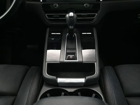 Used 2022 Porsche Macan image 10