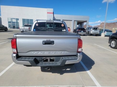 Used 2016 Toyota Tacoma TRD Off-Road image 4