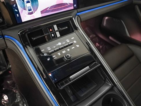 Certified 2025 Porsche Panamera 4S image 20