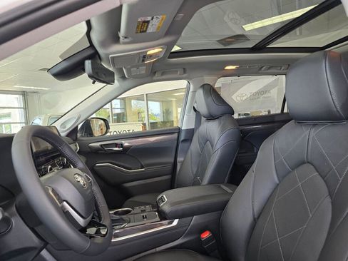 New 2026 Toyota Highlander Platinum AWD/4WD image 22
