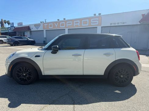 Used 2021 MINI Cooper 4-Door Hardtop w/ 6.5" Touchscreen Package FWD image 4