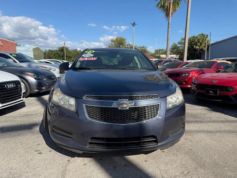 Used 2013 Chevrolet Cruze LS FWD image 2