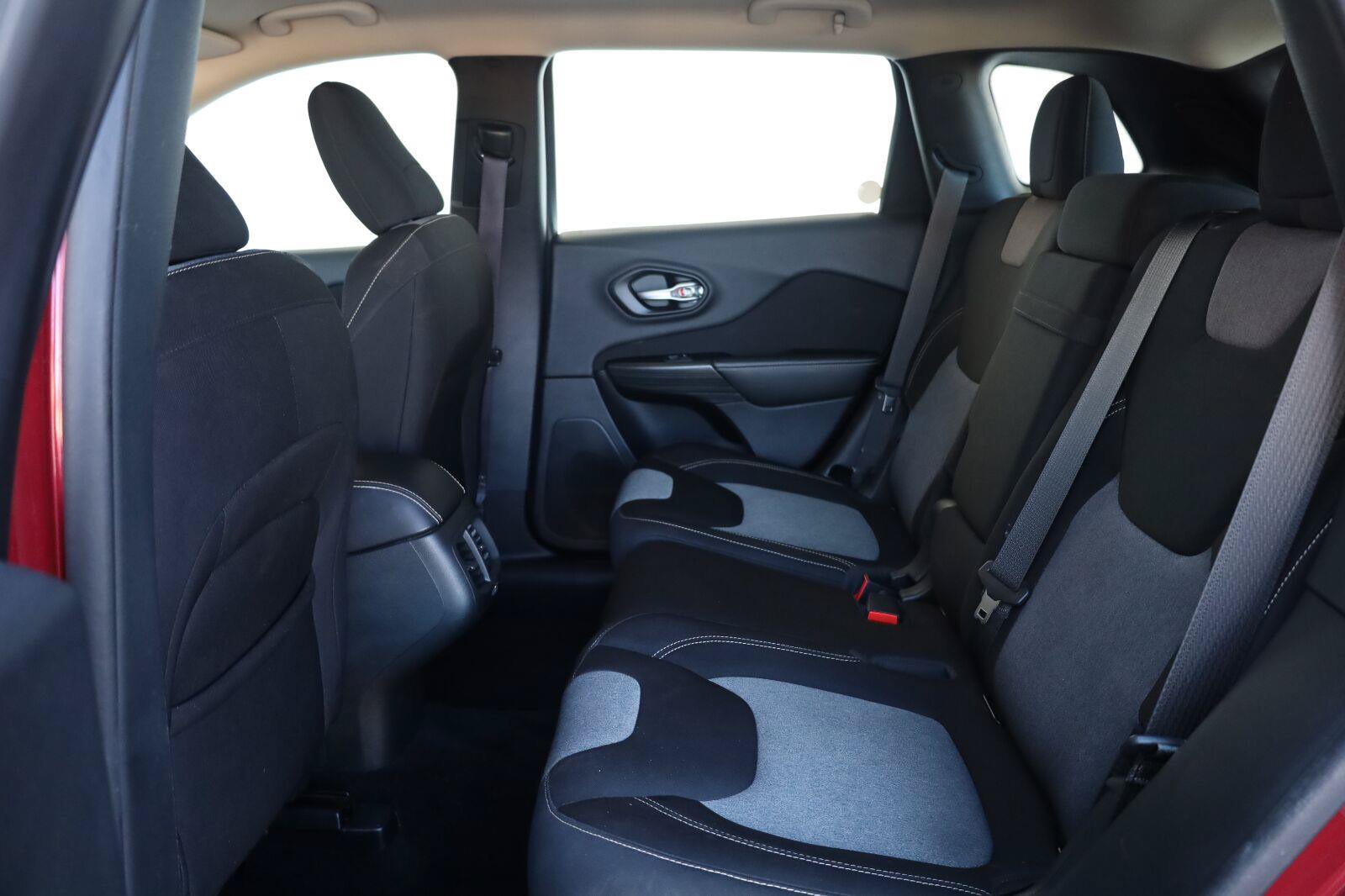Used 2014 Jeep Cherokee Sport FWD image 20