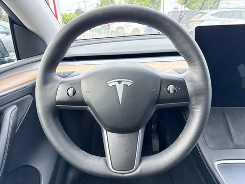 Used 2024 Tesla Model Y Long Range AWD/4WD image 19