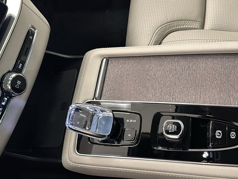 New 2026 Volvo XC90 T8 Ultra w/ Protection Package Premier AWD/4WD image 19