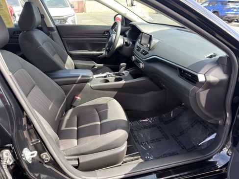 Used 2024 Nissan Altima 2.5 S FWD image 10