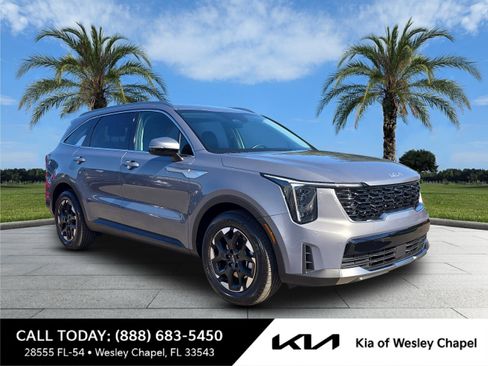 Certified 2025 Kia Sorento S image 1