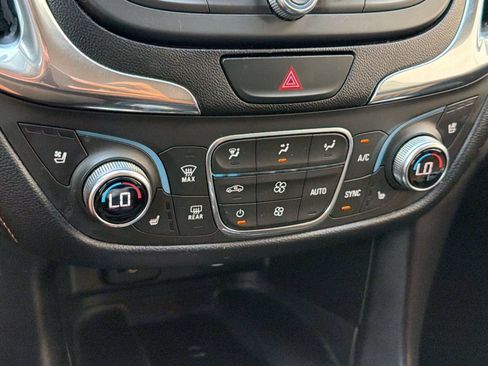 Used 2018 Chevrolet Equinox Premier FWD image 18