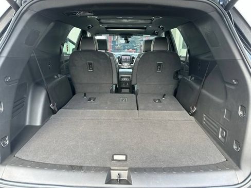 Used 2023 Chevrolet Traverse Premier FWD image 14